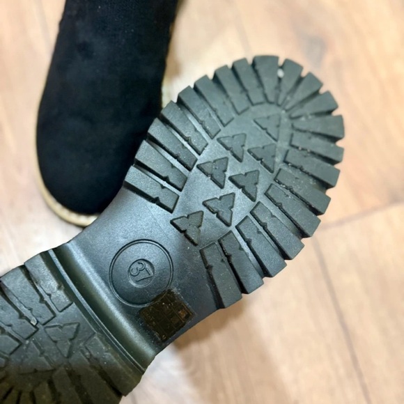 SHEIN Black Heeled Boots with Gold Zipper - Picture 4 of 4